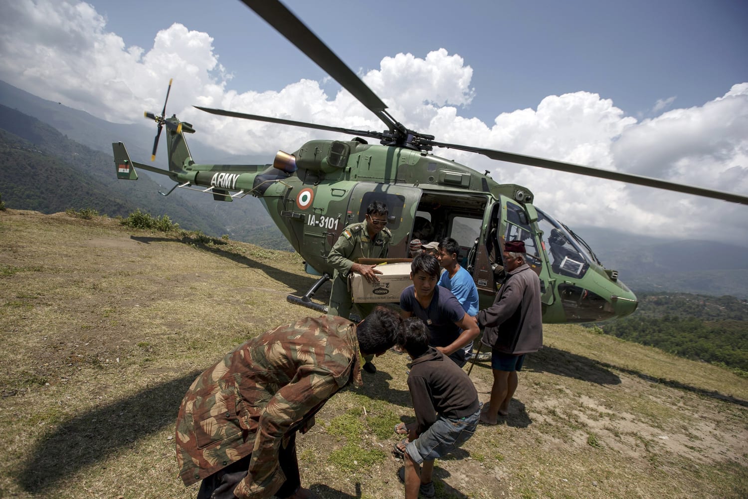 Nepal Earthquake: Aid Workers Warn Of Desperate Chopper Shortage - NBC News2500 x 1666