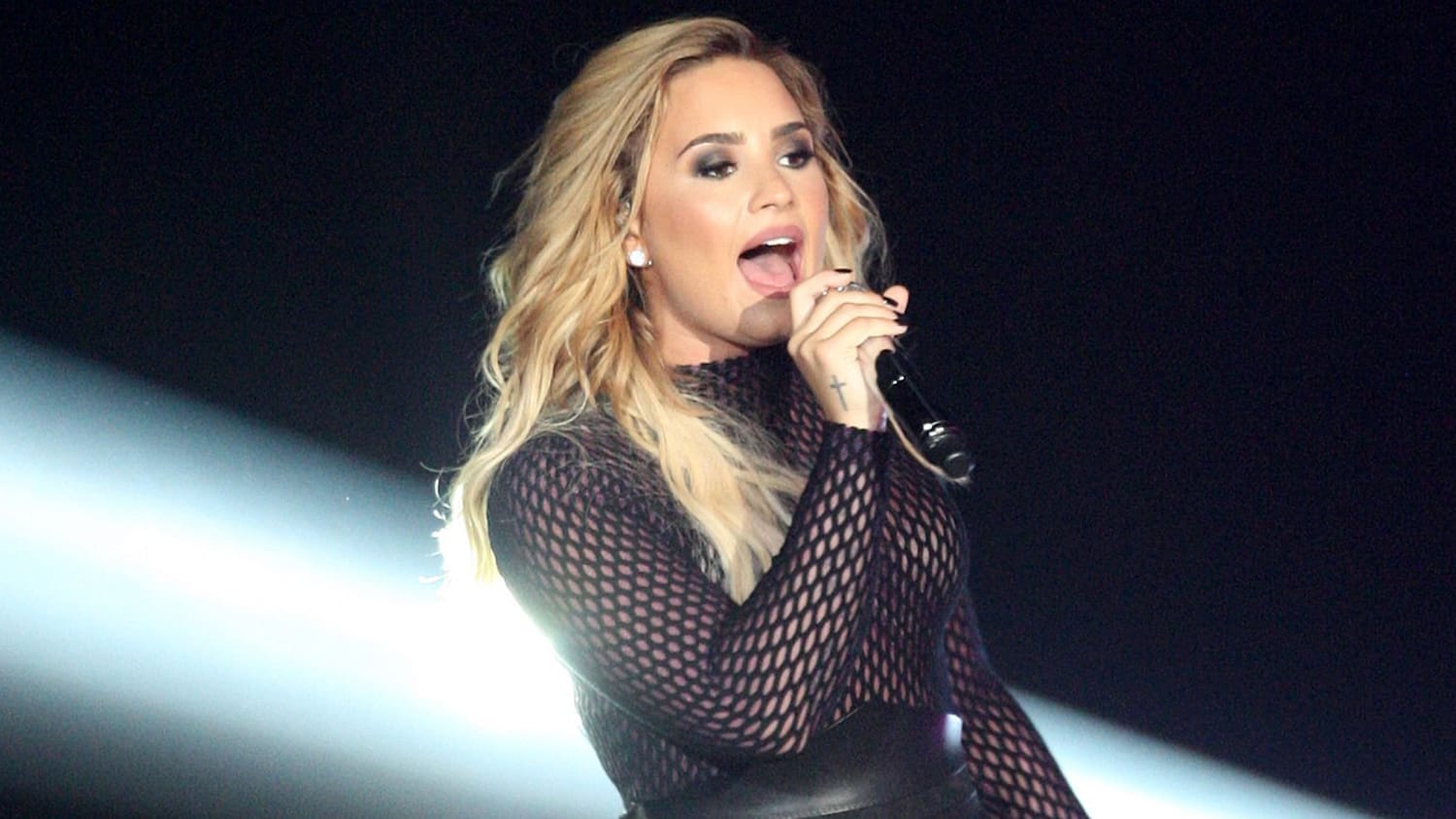 Demi Lovato is back as a brunette after a whole week as a blonde