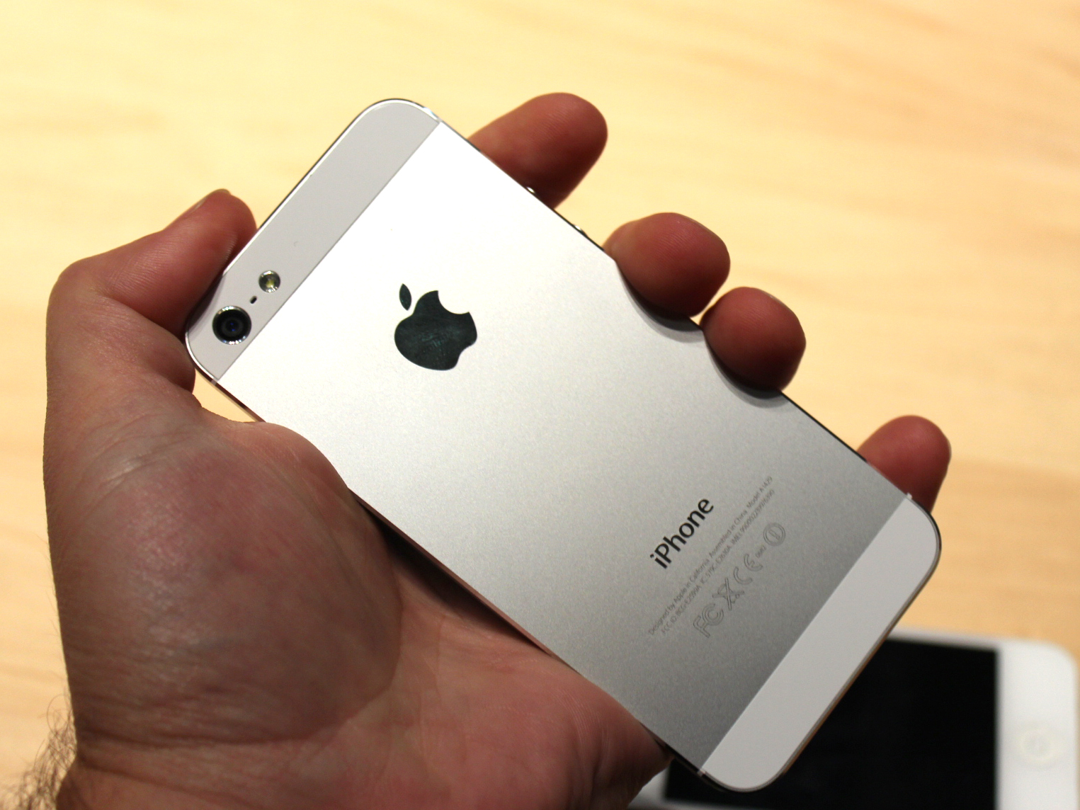 iPhone 5 hands-on: Slim is in