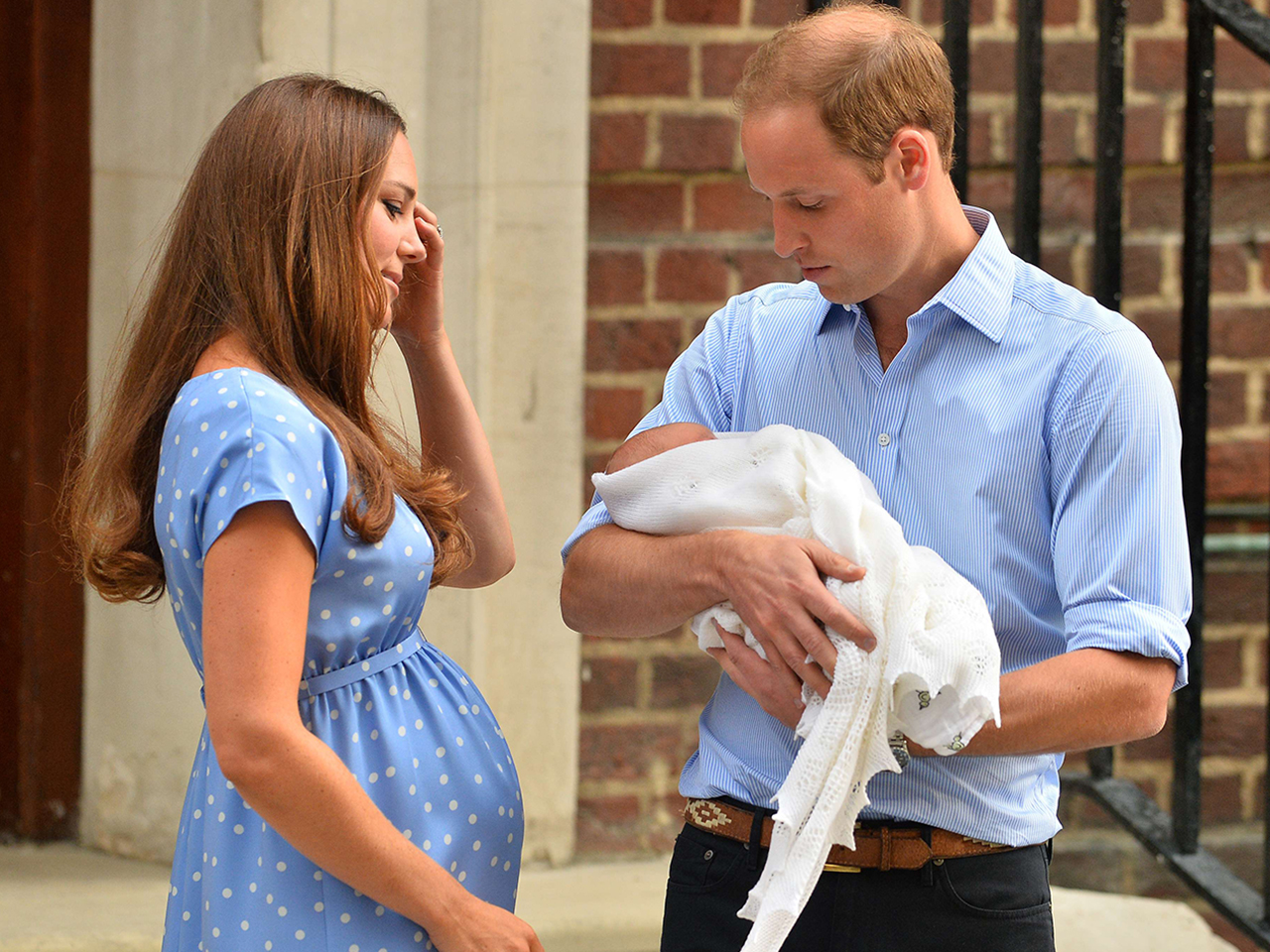 Women praise Kate's decision to show post-birth baby bump