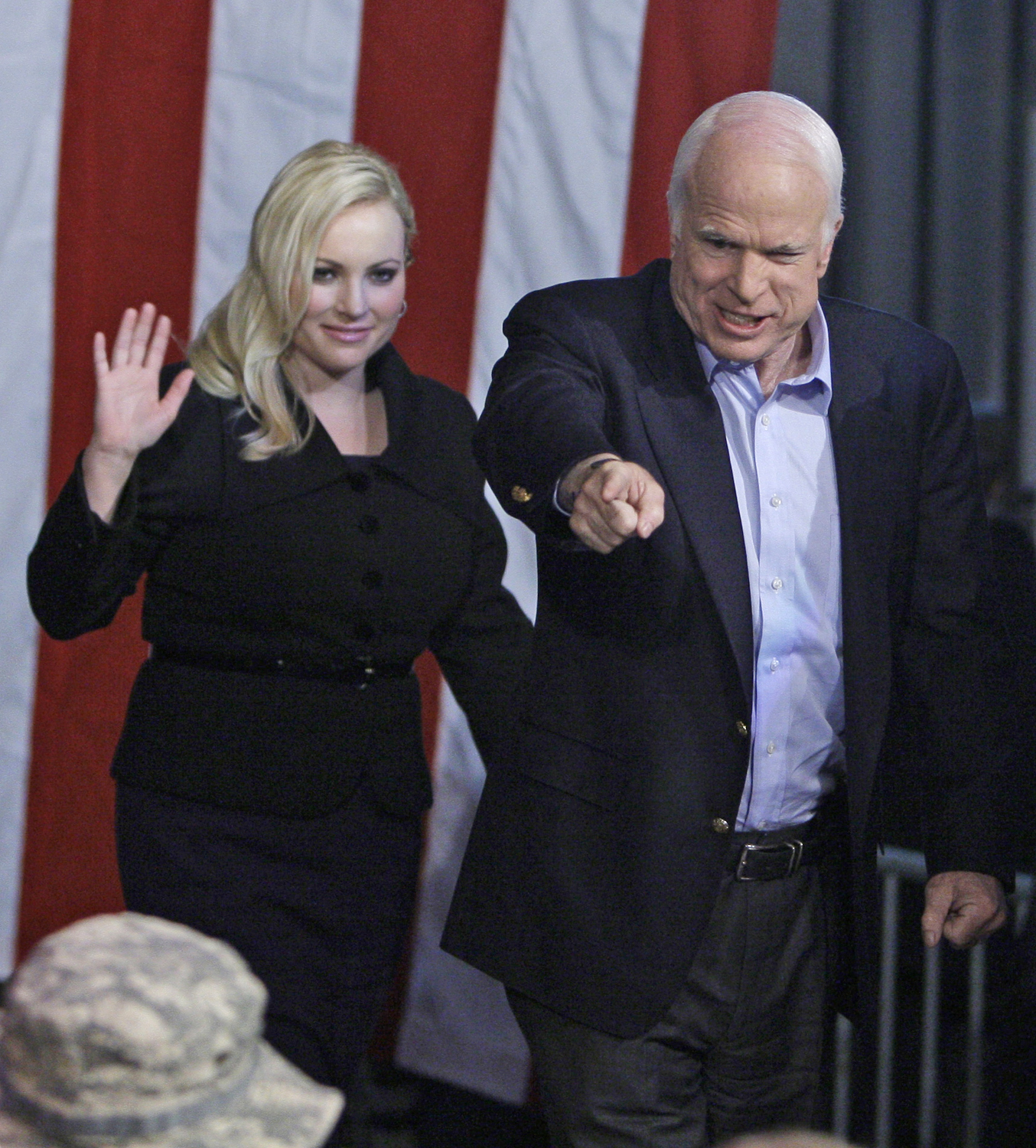 Los senos de Meghan McCain