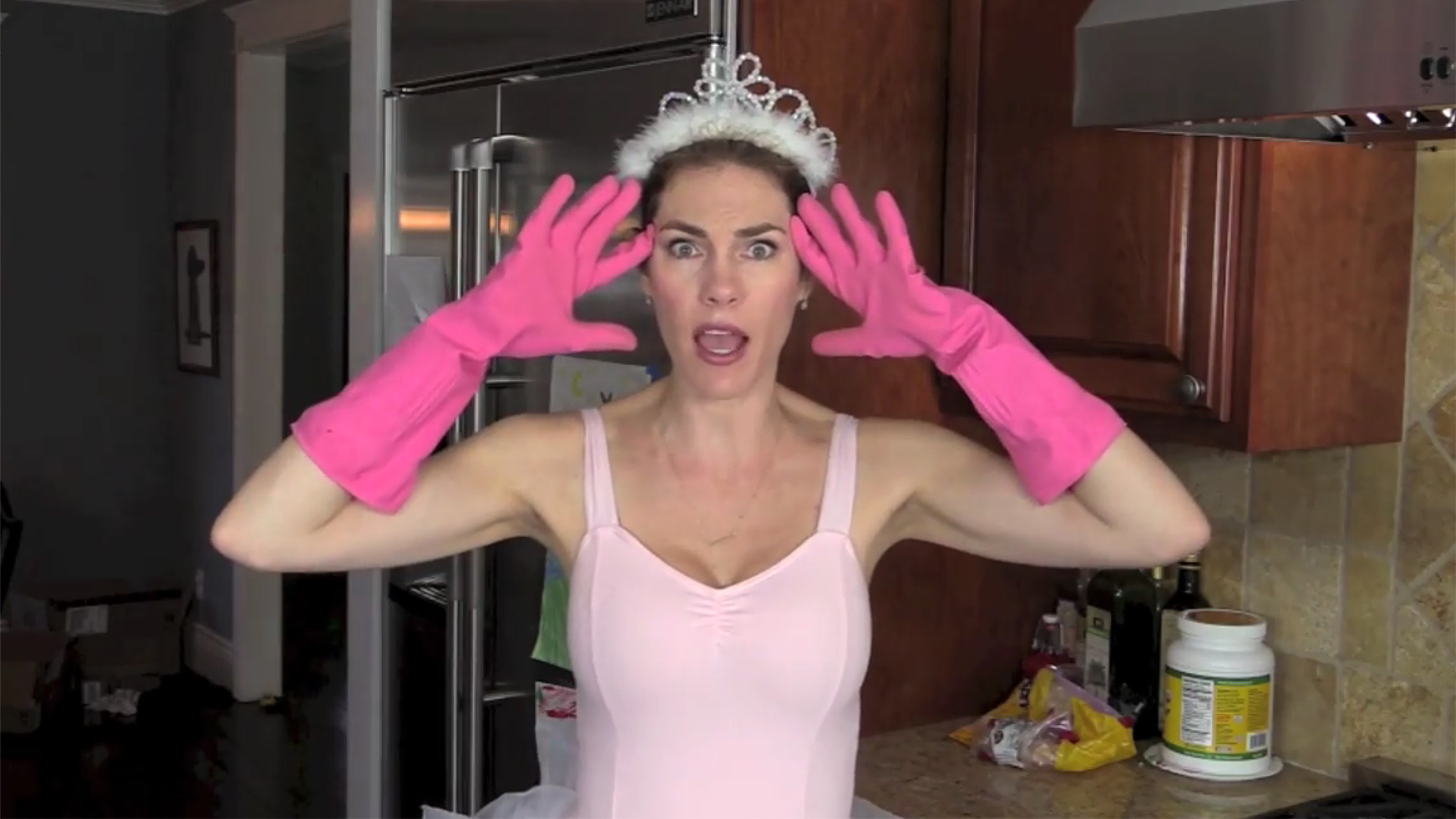 Mom parodies Taylor Swift hit with funny 'Knock it off' video