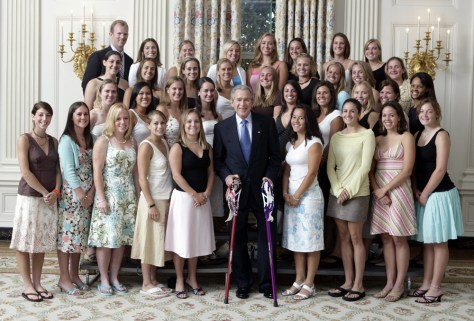Esta fotografía provocó que George Bush prohibiera visitar la Casa Blanca con chanclas.