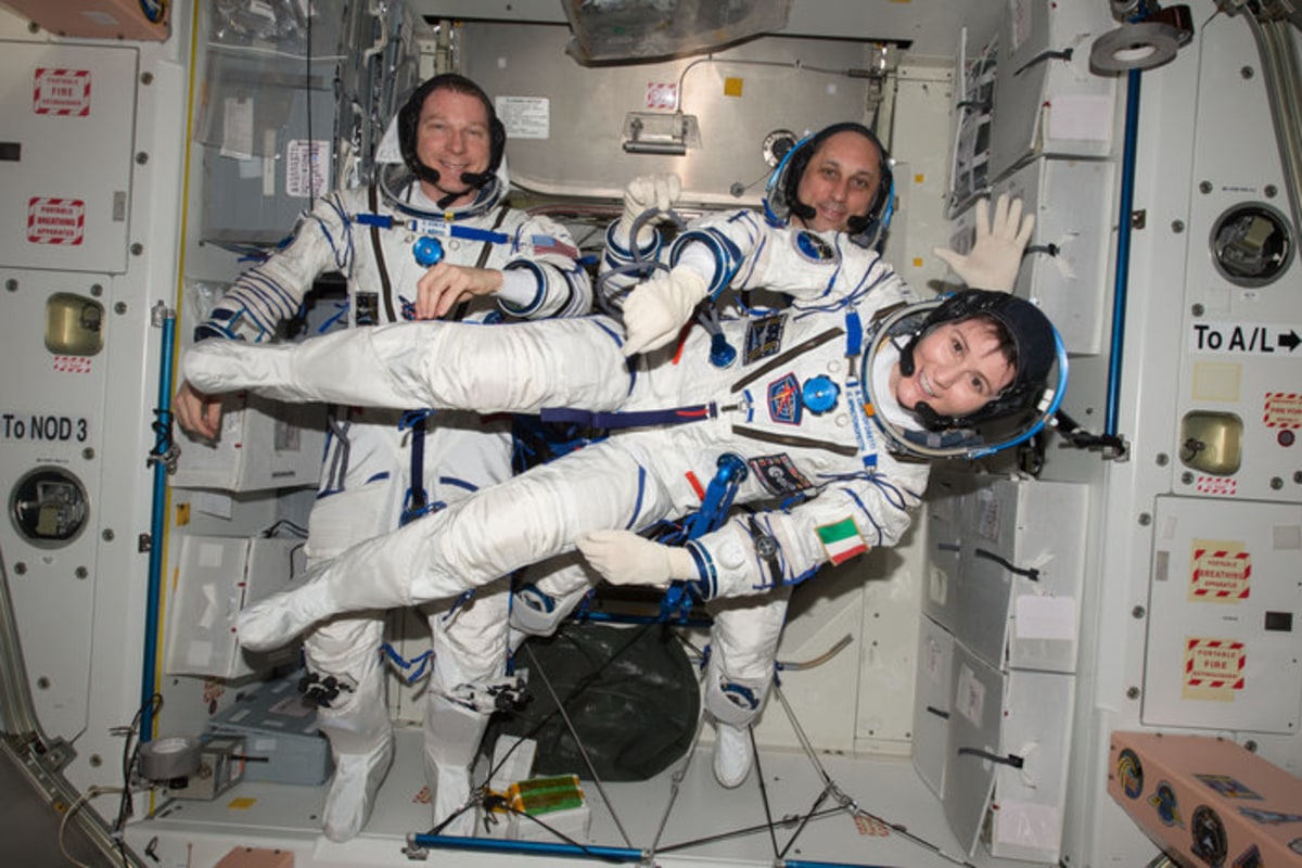 http://www.nbcnews.com/science/space/italian-astronaut-sam-cristoforetti-sets-record-women-space-n372591