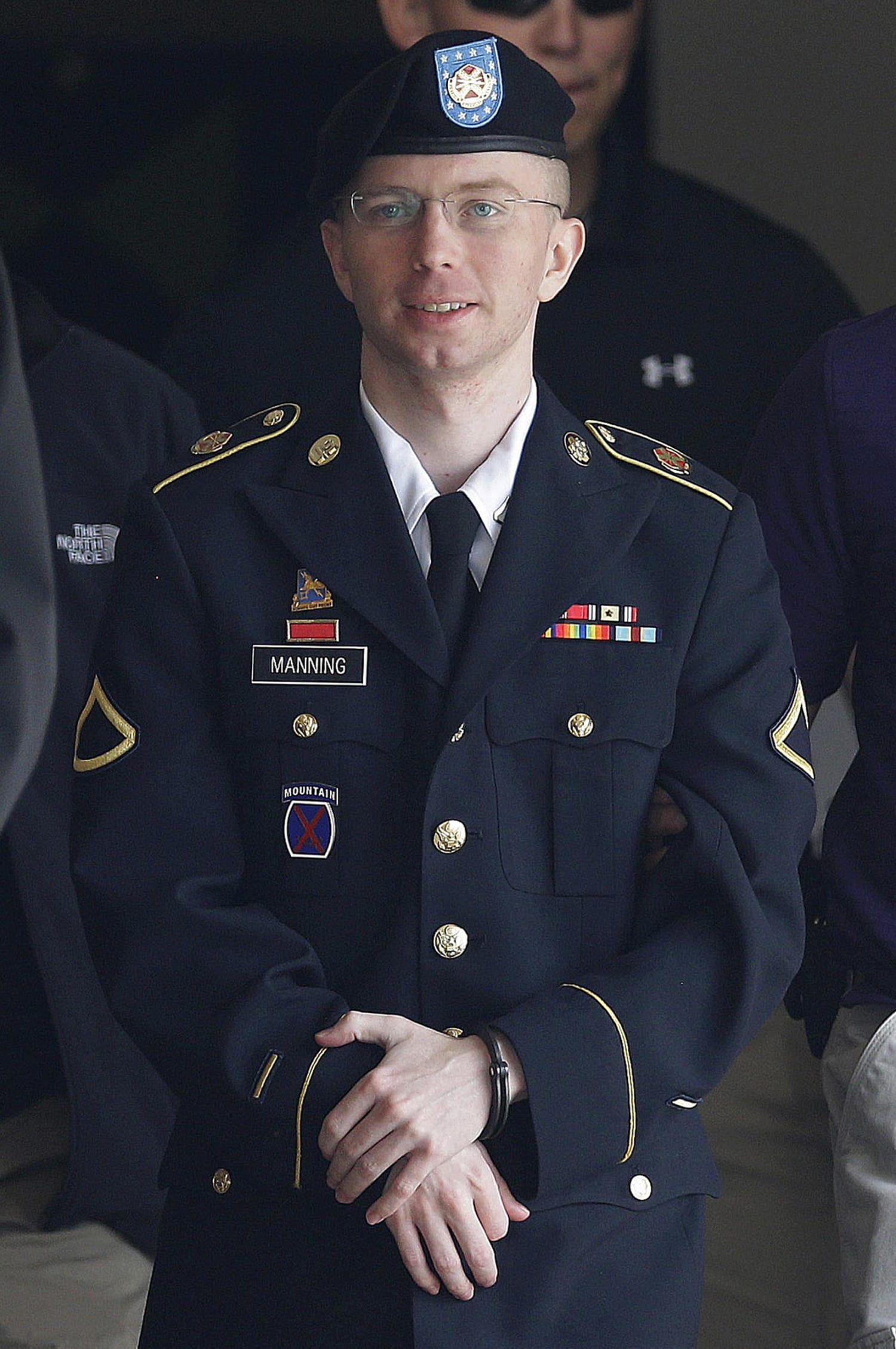 Pentagon Oks Chelsea Manning Transfer For Gender Treatment