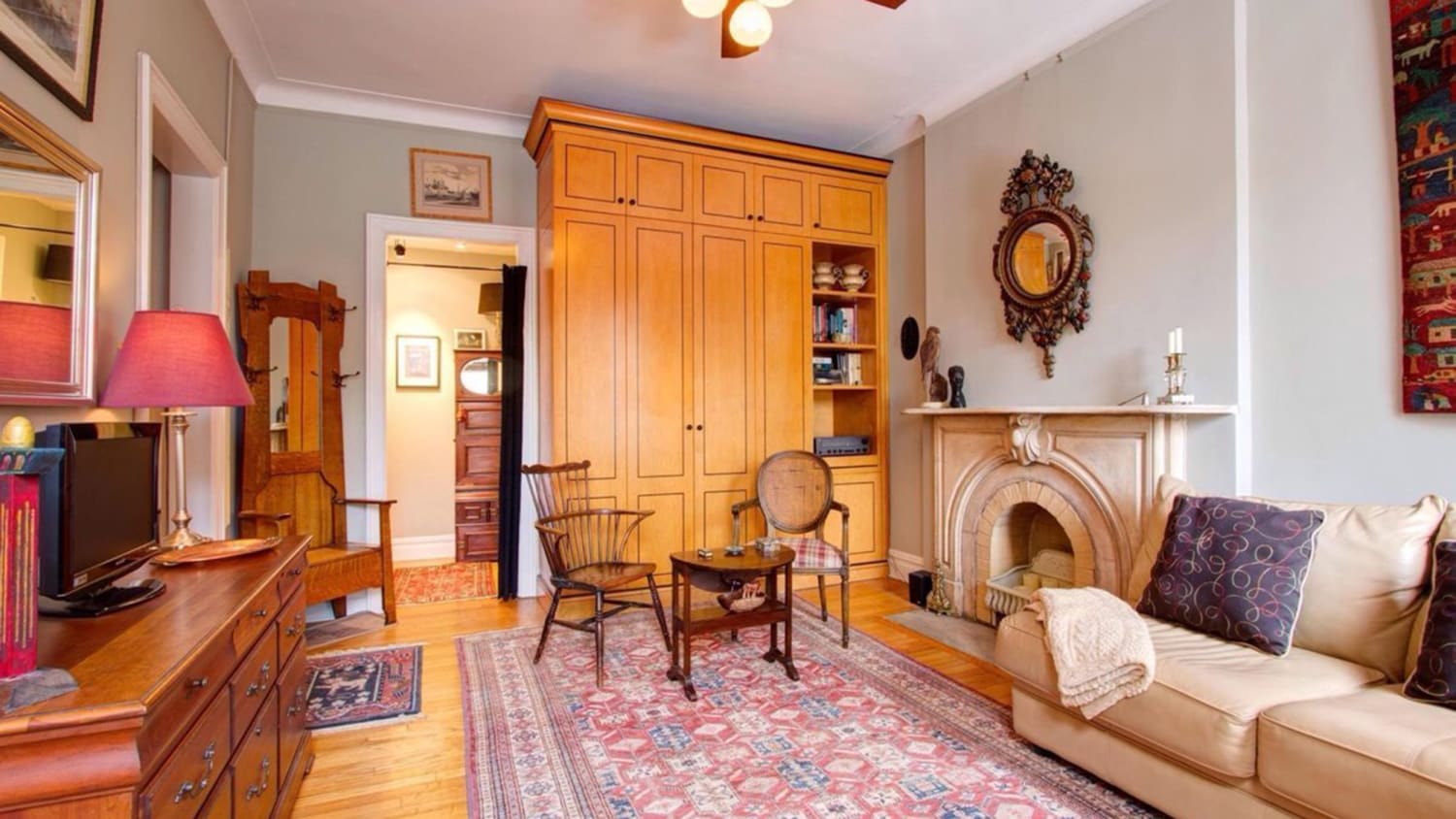 Louis C K s buys NYC  studio apartment   see inside  