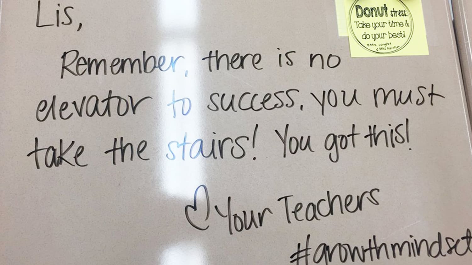 Teacher transforms students' desks into notes of 