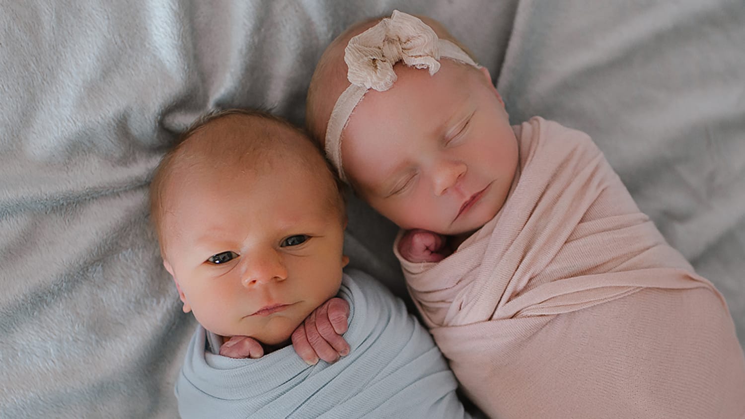 Twin photo shoot helps family remember baby who died ...
