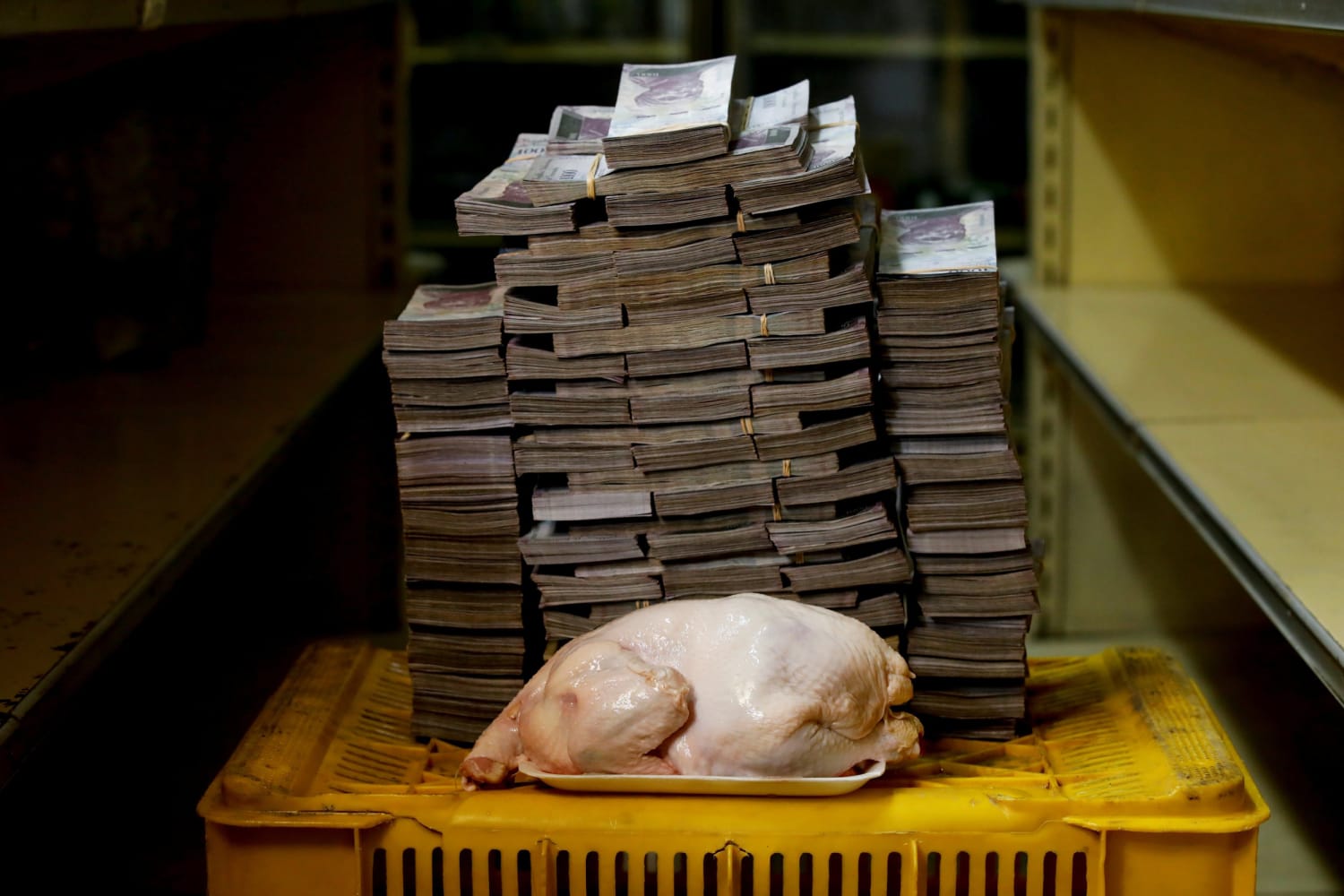 See how many bills it took to buy a chicken in Venezuela