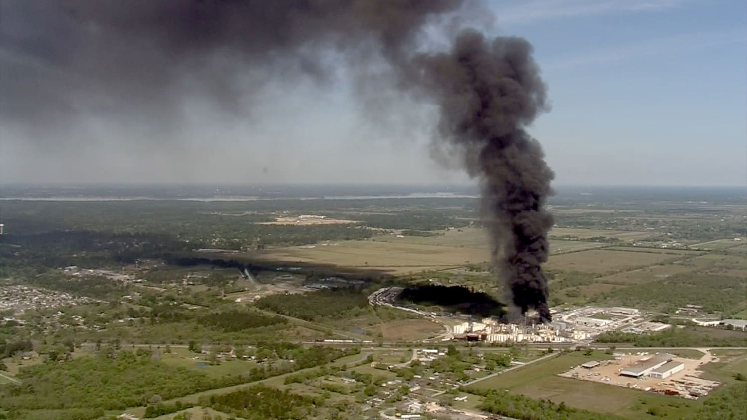 Flipboard: At least 1 dead, 2 injured in Houston area chemical plant fire
