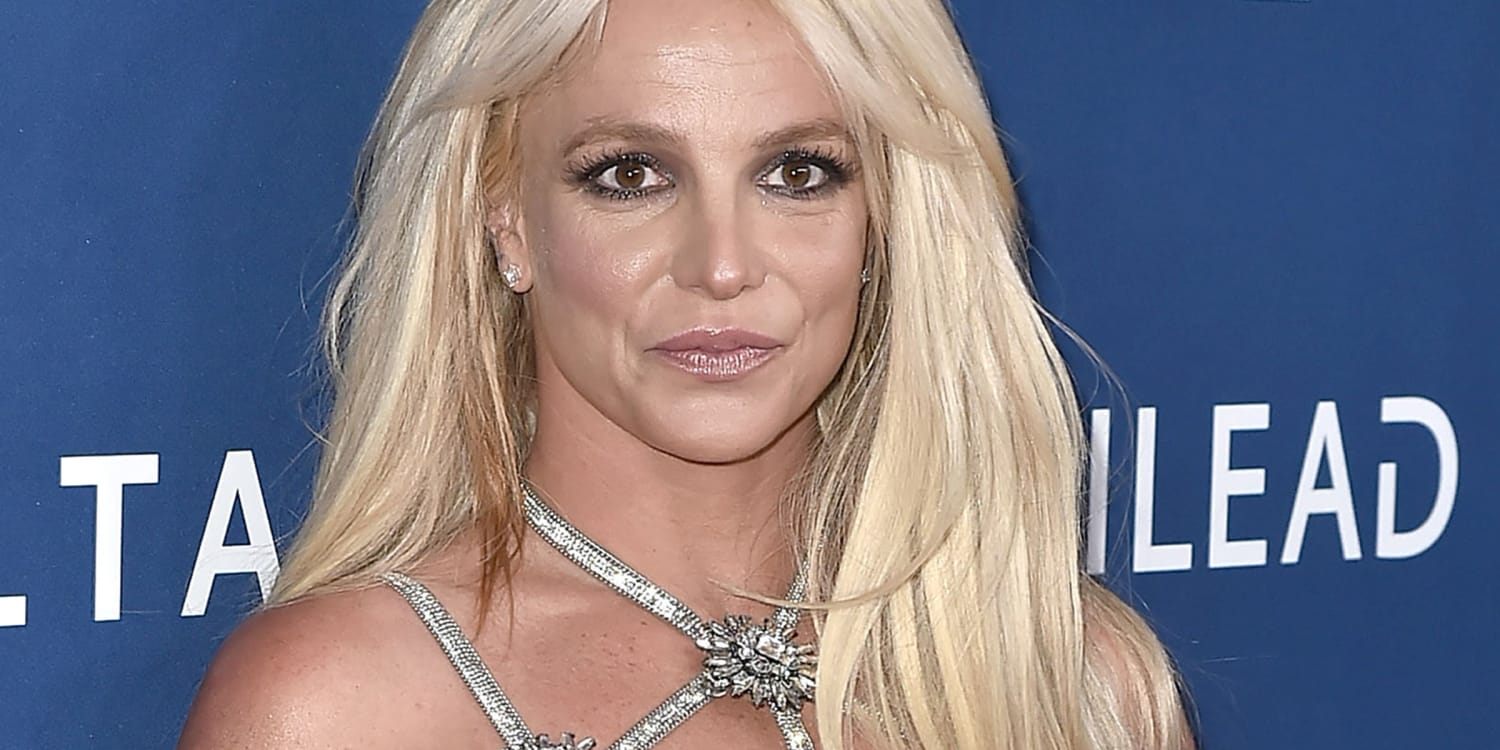 Britney Spears says 'self-esteem problems' cause her to slouch