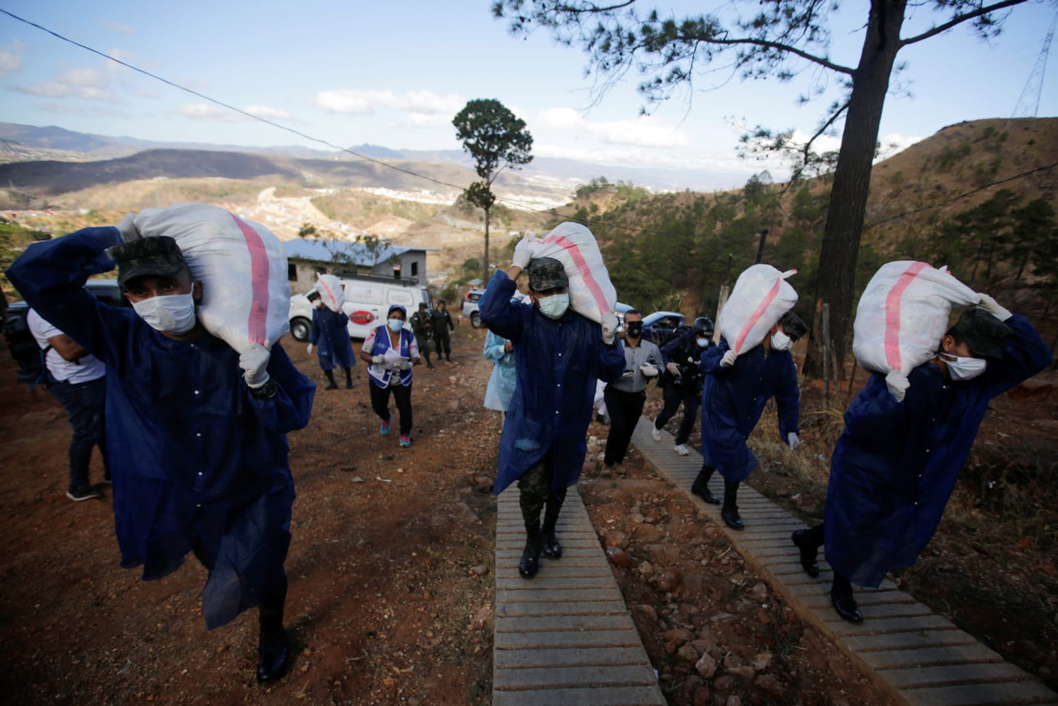 In Honduras, soldiers deliver food to over 3 million in coronavirus lockdown