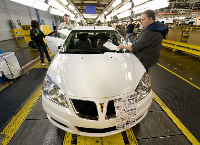 Image: 2010 Pontiac G6 sedans move down the line at General Motors Orion Assembly