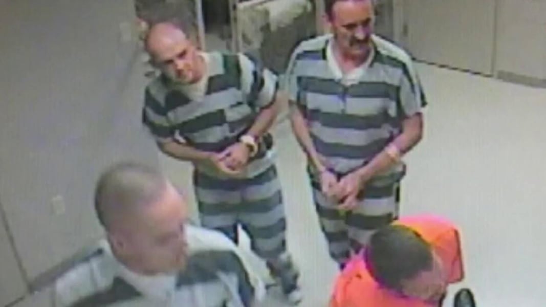 Texas Inmates Break Out of Cell to Save Guard Who Stopped Breathing and