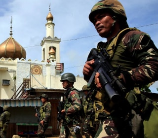 Army Battles to Oust ISIS-Linked Fighters Besieging Philippines City