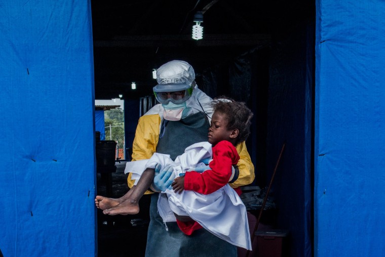با چند مورد جدید ابولا, کودکان لیبریا به مدرسه باز می‌گردند