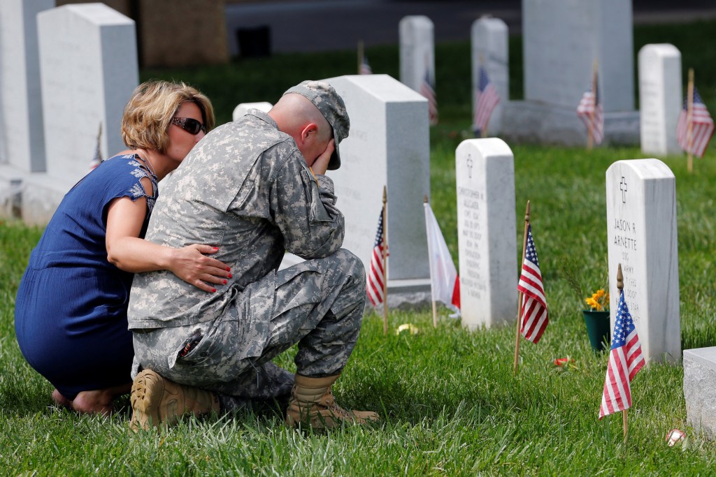 Memorial Day Tributes Honor Fallen Service Members - NBC News