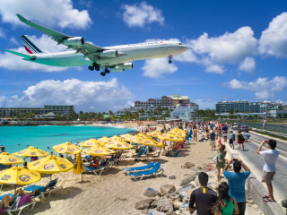 Jet Blast Kills Tourist at Seaside Airport in the Caribbean