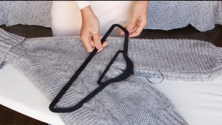 Como pendurar uma camisola