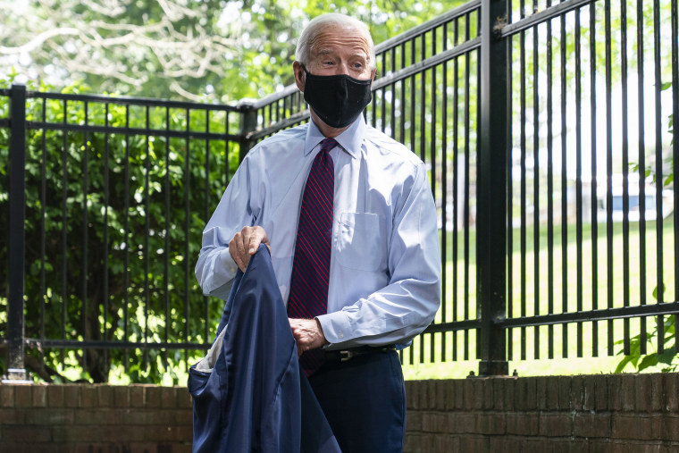 Image: Democratic presidential candidate former Vice President Joe Biden removes his jacket before speaking to families who have benefited from the Affordable Care Act during an event at the Lancaster Recreation Center