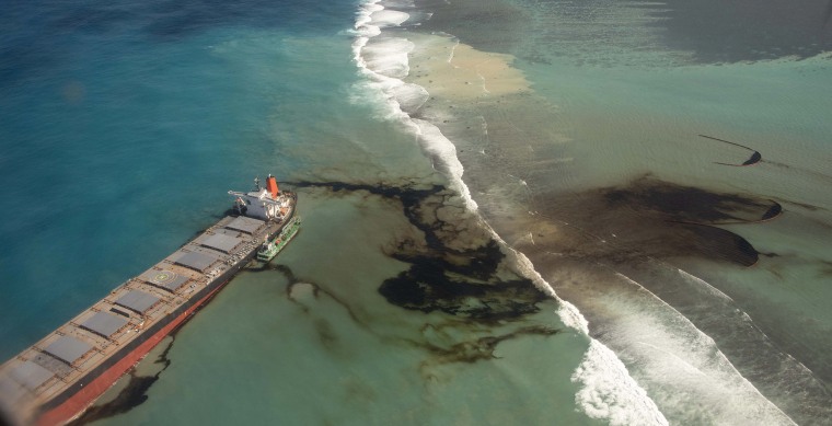 Image: Oil leaking from the MV Wakashio, a bulk carrier ship that recently ran aground off the southeast coast of Mauritius