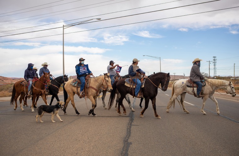 Image: Horse riders head to the polls in Kayenta, Ariz., Nov. 3, 2020. (Sharon Chischilly/The New York Times)
