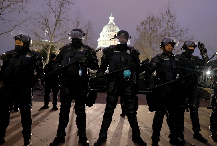 Image: Police officers in riot gear line up as protesters gather on the U.S. Capitol Building