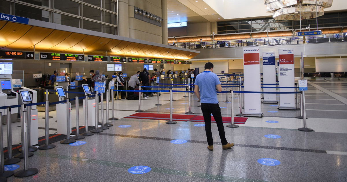 Can airports face the challenge of an increase in the number of travelers in the summer?